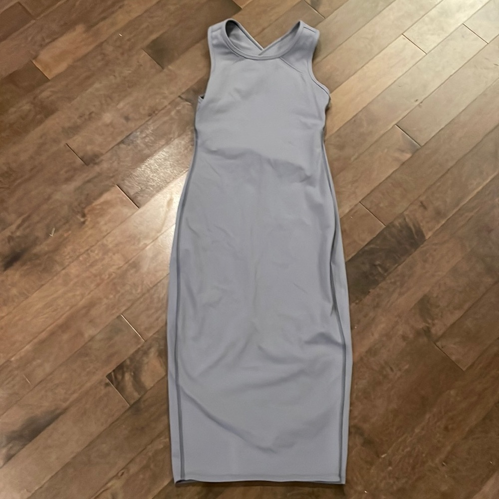 Grey size 6 Lululemon picnic play dress excellent condition.